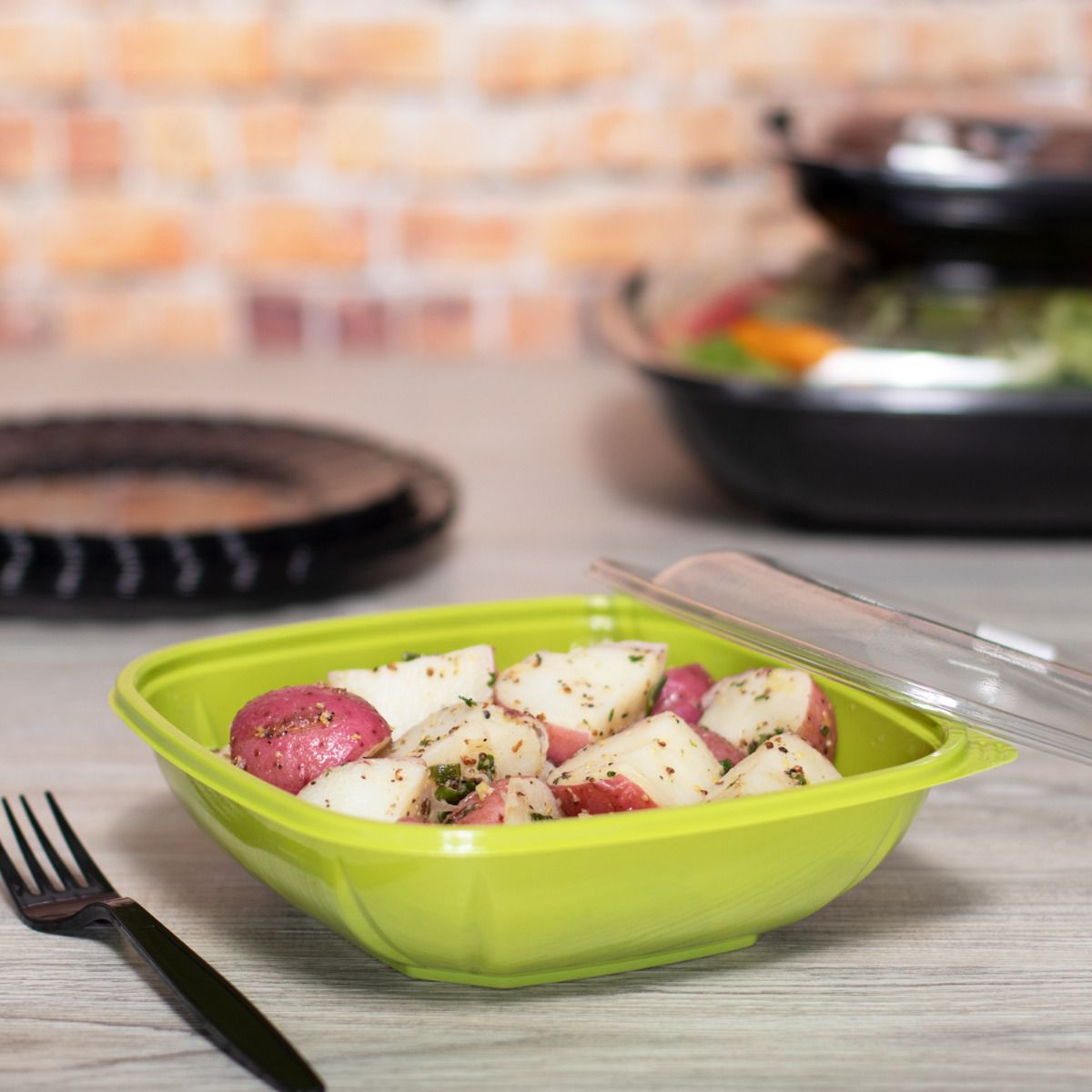 Wholesale 32 oz PET Square Bowl Green - 300 ct